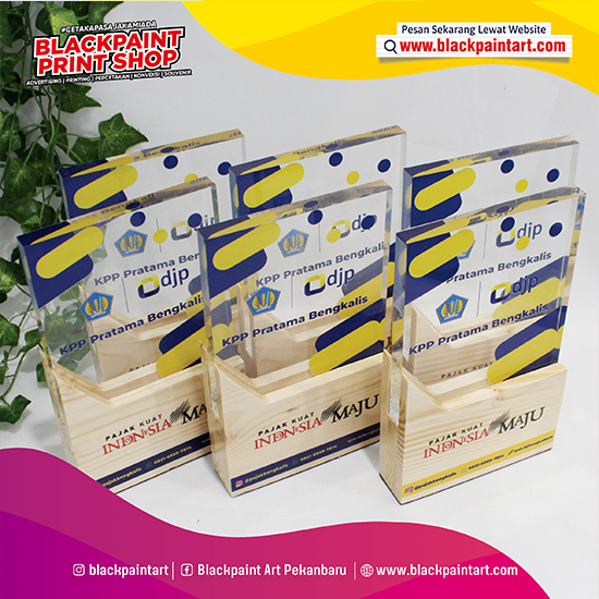 Plakat Acrylic Premium Tapak Kayu AK08 (15mm) + Kotak