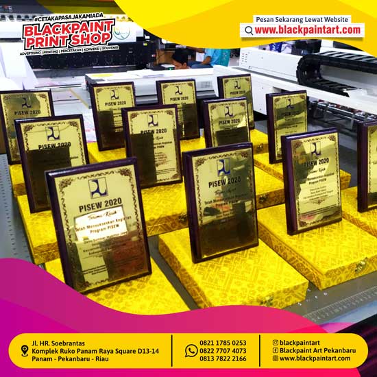 Plakat Kotak Kuningan