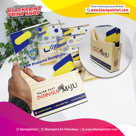 Plakat Acrylic Premium Tapak Kayu AK08 (15mm) + Kotak